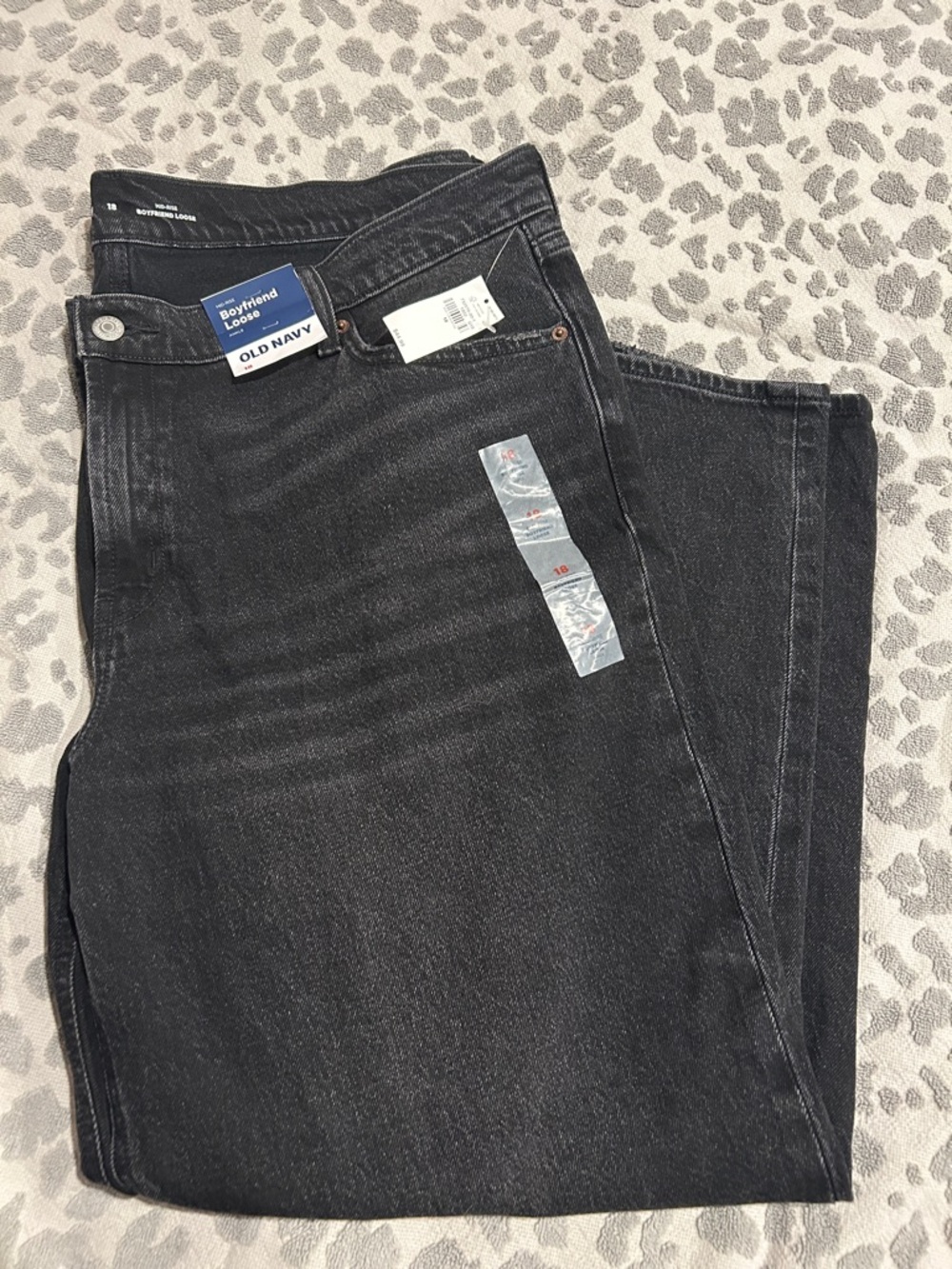Old Navy Women's Boyfriend Jeans in Black